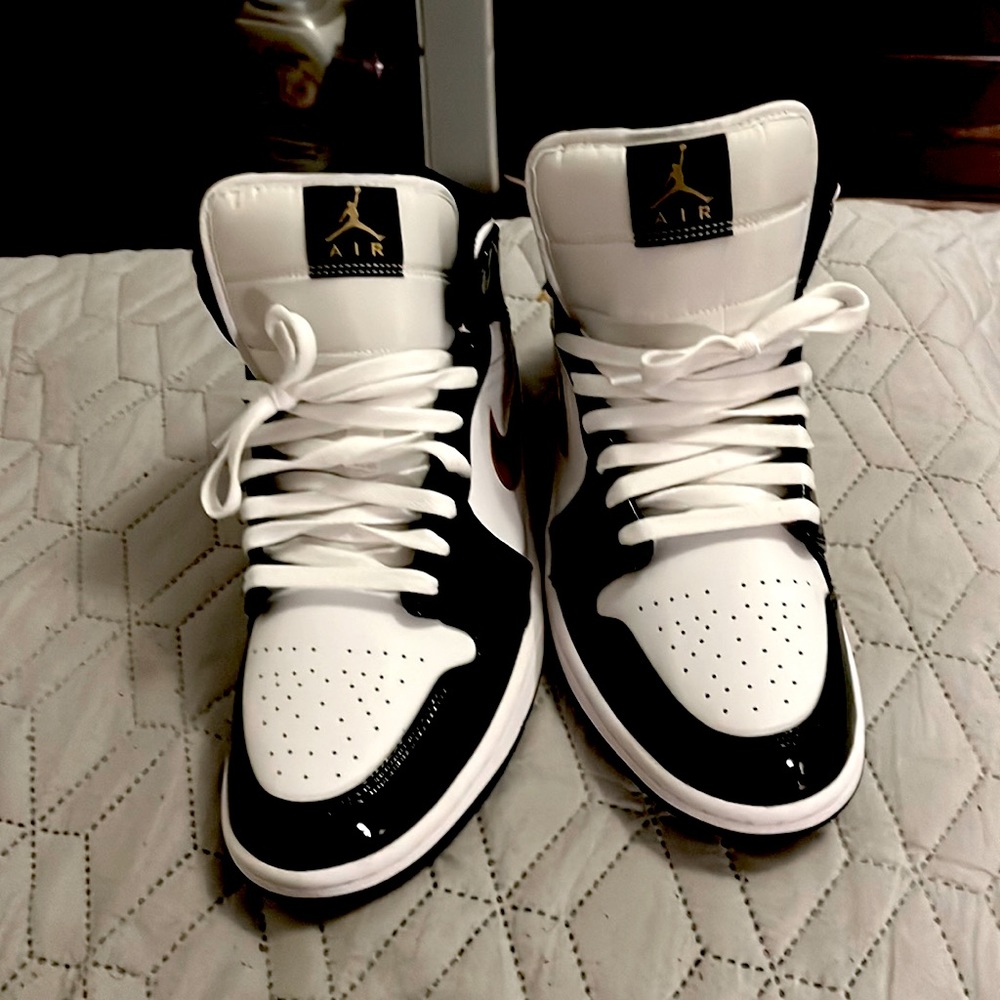 Air Jordan retro 1 mid “patent black white gold” - Picture 1 of 4